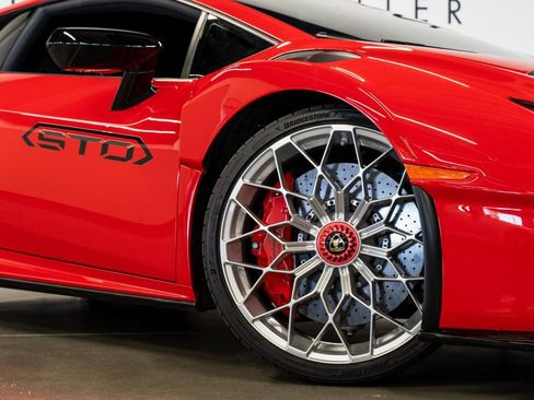 Used 2023 Lamborghini Huracan STO image 35