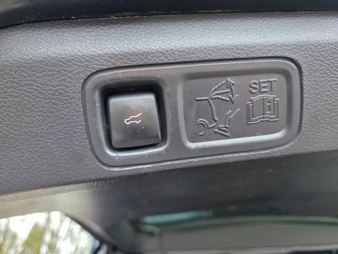 Used 2023 Ford Expedition Limited image 28