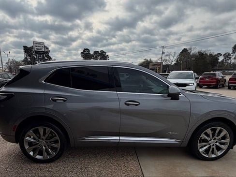 Certified 2022 Buick Envision Avenir w/ Technology Package II image 2