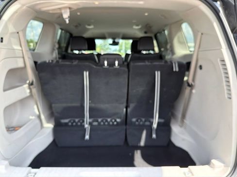Used 2024 Chrysler Pacifica Touring-L FWD image 20