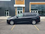 Used 2022 Chrysler Pacifica Touring-L image 2