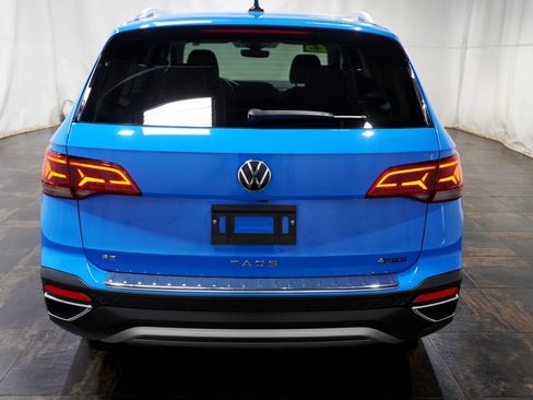Used 2023 Volkswagen Taos SE w/ Panoramic Sunroof Package AWD/4WD image 5