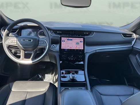 Used 2024 Jeep Grand Cherokee Limited w/ Black Appearance Package image 14