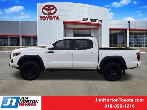 Used 2017 Toyota Tacoma TRD Pro image 5