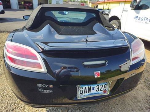 Used 2008 Saturn Sky Red Line RWD image 3