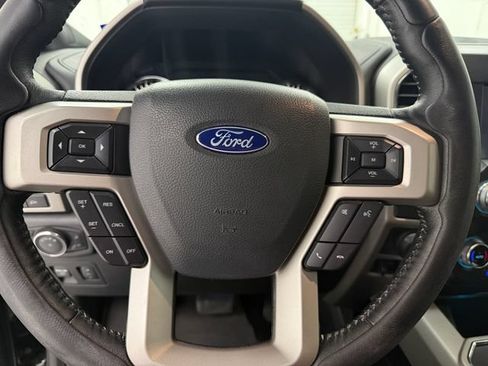 Used 2019 Ford F150 Lariat w/ Equipment Group 502A Luxury AWD/4WD image 8