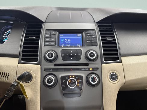 Used 2015 Ford Taurus SE FWD image 13