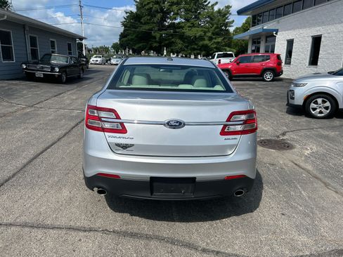 Used 2016 Ford Taurus SE FWD image 6