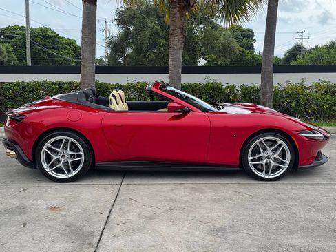Used 2024 Ferrari Roma Spider RWD image 11