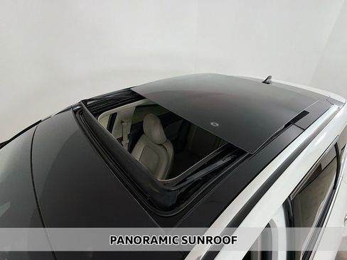 Used 2022 Lincoln Corsair AWD w/ Premium Package image 4