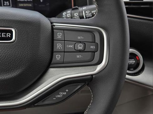 New 2026 Jeep Grand Wagoneer L 2WD image 10