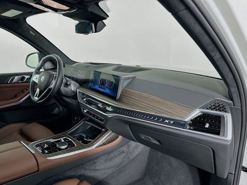 Used 2025 BMW X7 xDrive40i w/ Premium Package image 30