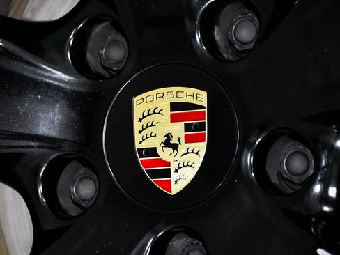 Used 2021 Porsche Cayenne Turbo w/ Assistance Package image 88