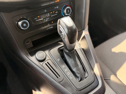 Used 2015 Ford Focus SE FWD image 30