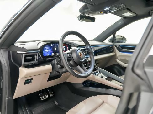 Used 2025 Porsche Macan 4S Electric AWD/4WD image 4