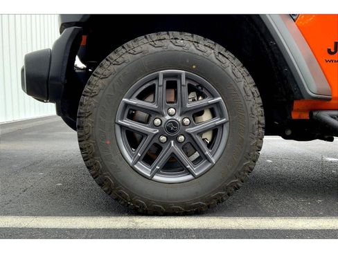 Used 2025 Jeep Wrangler Sport S image 8