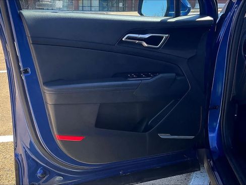 Certified 2025 Kia Sportage EX image 27