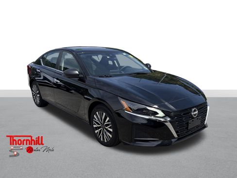 Used 2024 Nissan Altima 2.5 SV FWD image 1