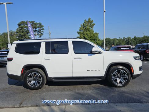 Used 2022 Jeep Wagoneer Series III w/ Flexible Seating Group RWD image 6