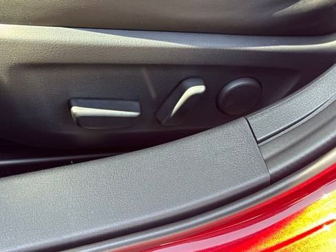 New 2025 MAZDA MAZDA3 Hatchback w/Premium Plus Pkg image 6