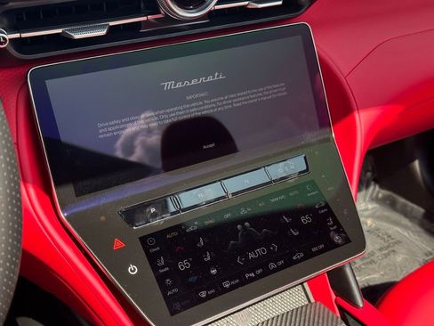 Used 2024 Maserati GranCabrio Trofeo image 18