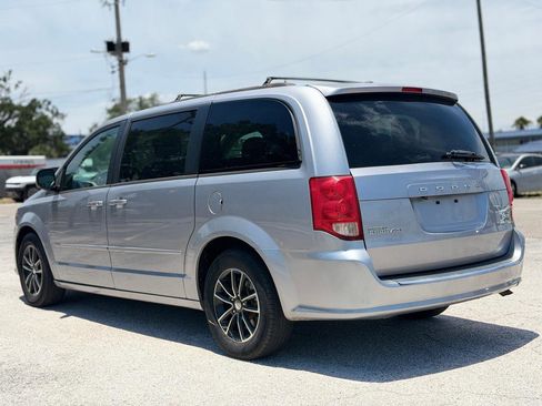Used 2017 Dodge Grand Caravan GT FWD image 3