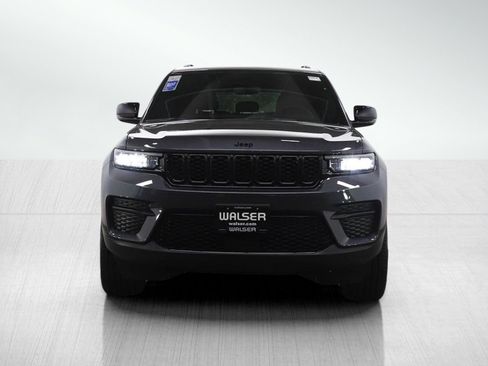 Used 2023 Jeep Grand Cherokee Altitude image 8