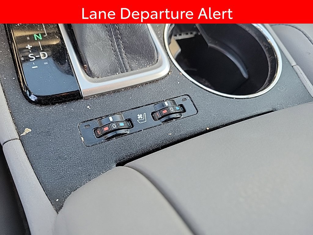 Used 2014 Toyota Highlander Limited Platinum AWD/4WD image 10