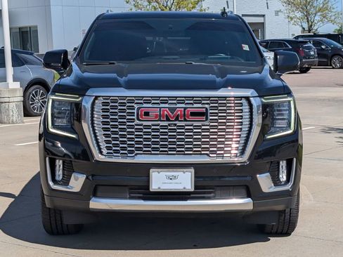 Used 2023 GMC Yukon XL Denali AWD/4WD image 9