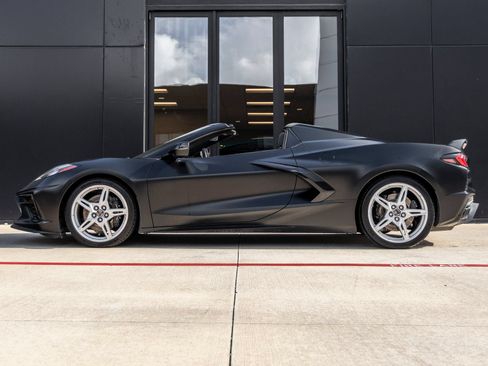 Used 2024 Chevrolet Corvette Stingray Premium Conv w/ Z51 Performance Package RWD image 9
