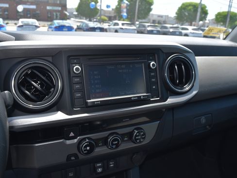 Used 2018 Toyota Tacoma SR5 RWD image 26