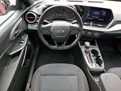 Certified 2024 Chevrolet Trax RS w/ Sunroof Package FWD image 12