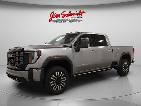 Used 2025 GMC Sierra 2500 Denali Ultimate w/ Snow Plow Prep/Camper Package AWD/4WD image 2