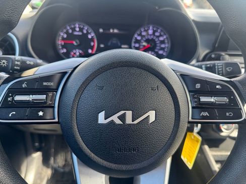 Used 2022 Kia Forte LXS image 18