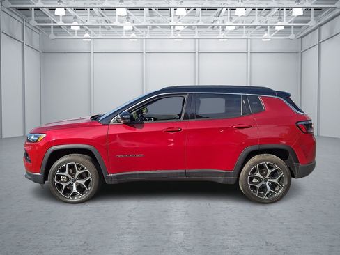 Used 2025 Jeep Compass Limited AWD/4WD image 2
