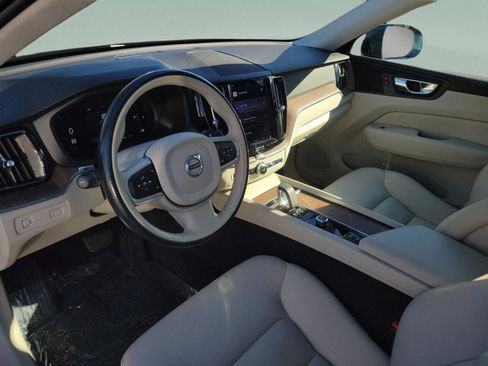 Used 2022 Volvo XC60 B5 Momentum w/ Protection Package Premier image 15