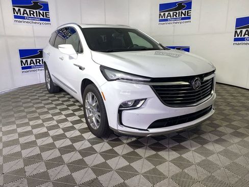 Used 2023 Buick Enclave Essence w/ Experience Buick Package FWD image 1