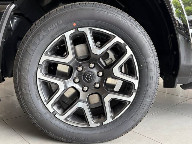 New 2026 RAM 1500 Laramie AWD/4WD image 11