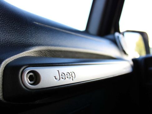 Used 2011 Jeep Wrangler Sahara w/ Connectivity Group AWD/4WD image 45
