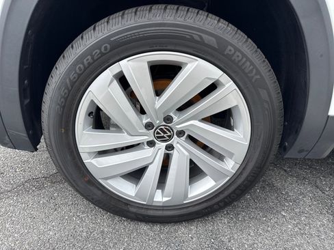 Certified 2022 Volkswagen Atlas Cross Sport SE image 27