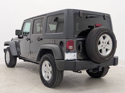 Used 2018 Jeep Wrangler Unlimited Sport S image 3