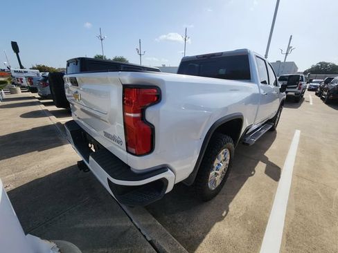 Used 2024 Chevrolet Silverado 2500 High Country w/ High Country Premium Package AWD/4WD image 4