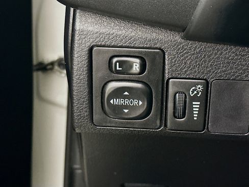 Used 2018 Toyota Corolla SE FWD image 17