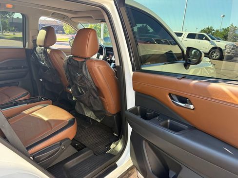 Used 2023 Nissan Pathfinder Platinum AWD/4WD image 28