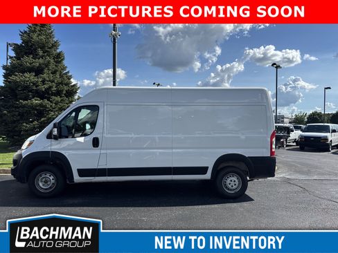 Used 2024 RAM ProMaster 2500 w/ Convenience Group FWD image 2