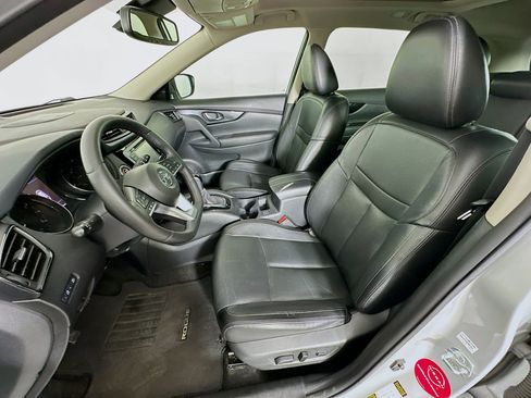 Used 2018 Nissan Rogue SL w/ Premium Package image 13