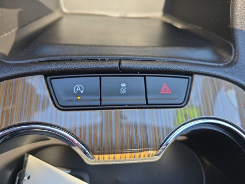 Used 2023 GMC Acadia SLE w/ Driver Convenience Package image 31