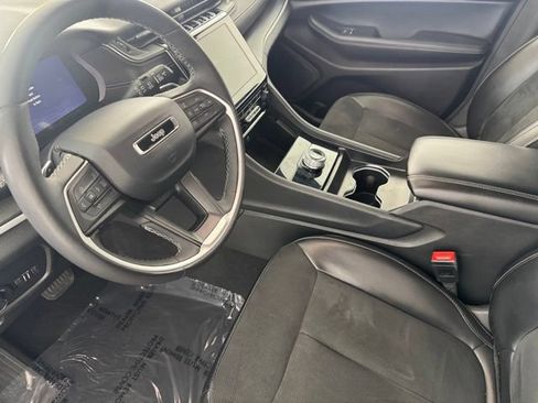 Used 2024 Jeep Grand Cherokee Altitude AWD/4WD image 20