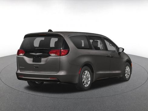 Used 2023 Chrysler Voyager LX FWD image 2