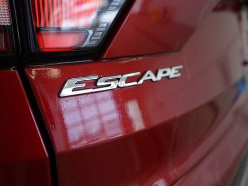 Used 2018 Ford Escape SEL image 13